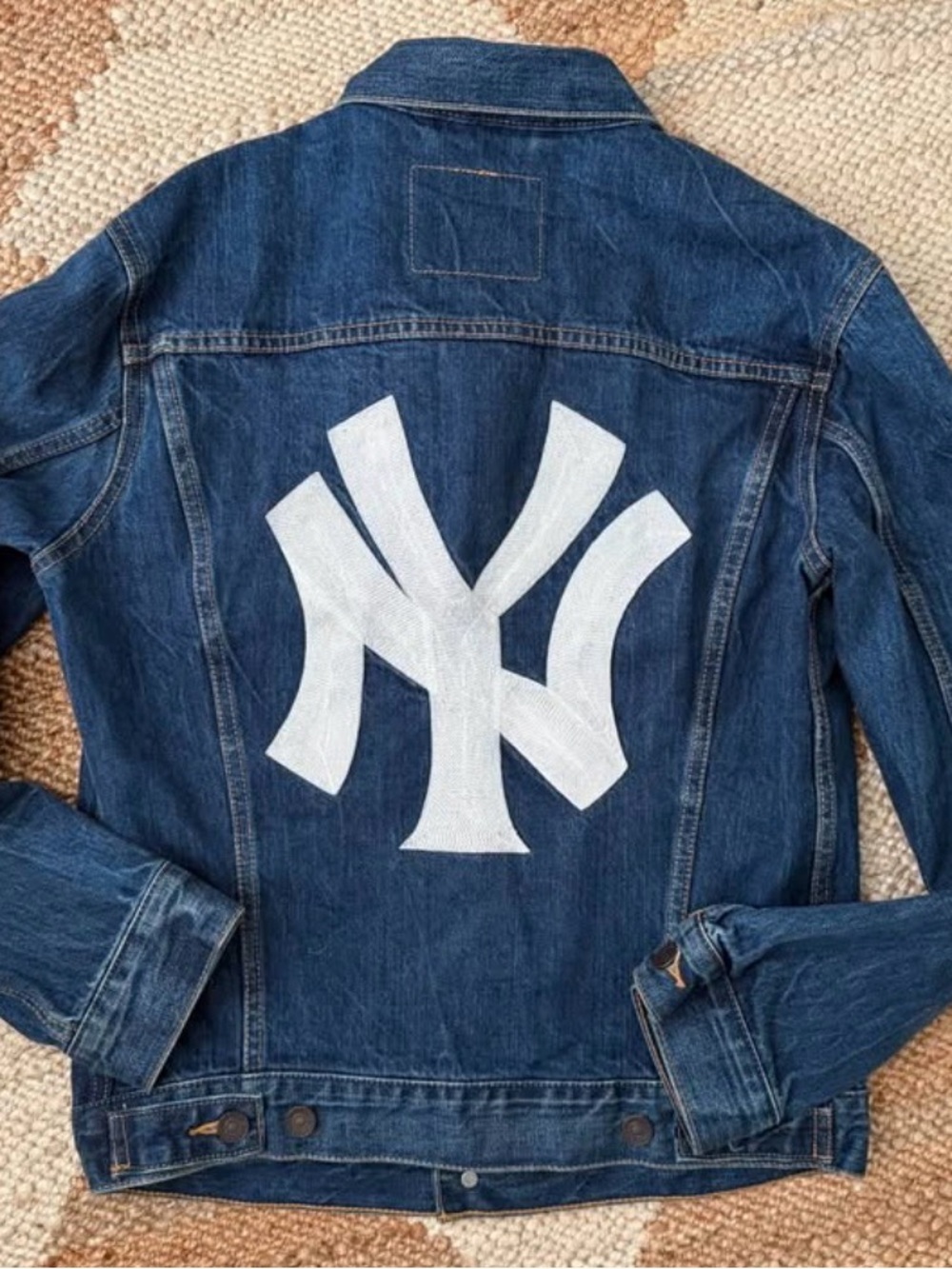 New York Yankee Levi’s denim jacket - women’s small - Picture 3 of 4